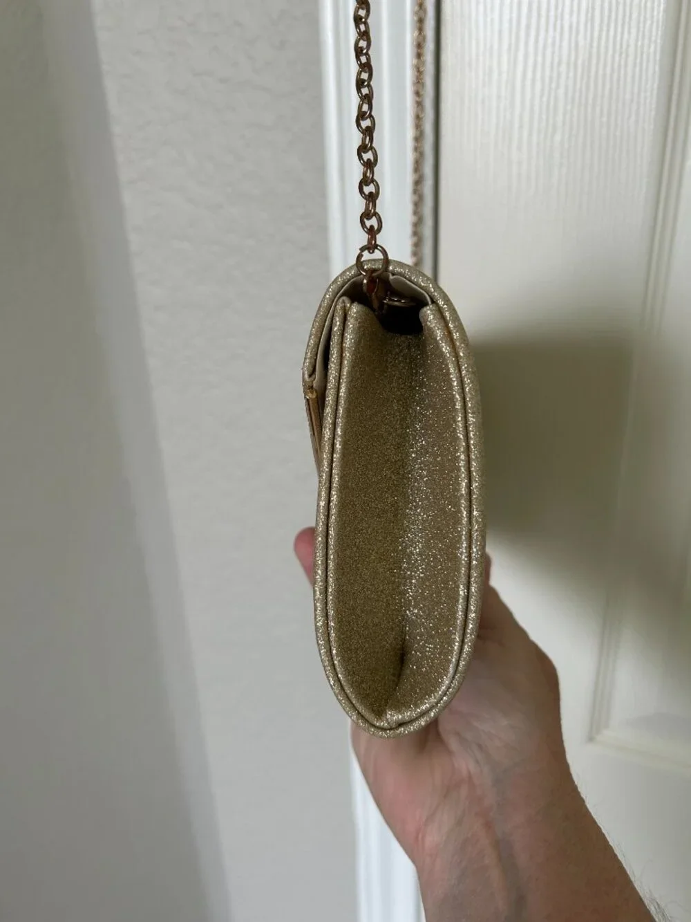 Unbranded Chain Shoulder/Clutch - Gold Sparkle - 9